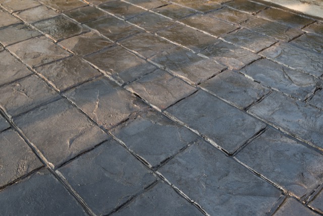 Decorative concrete overlay